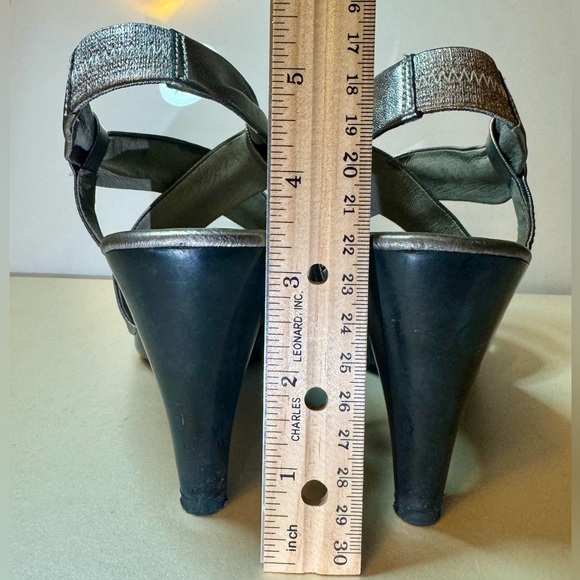 Kenneth Cole Reaction leather Heels Silver Metallic Women’s Shoe 7 - Picture 16 of 16